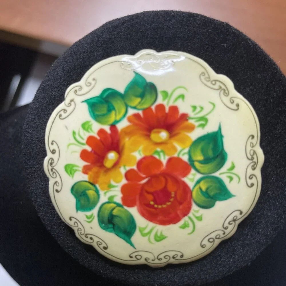 Signed Vintage handpainted Russian wood‎ Brooch Pin Floral Circle Ivory Red